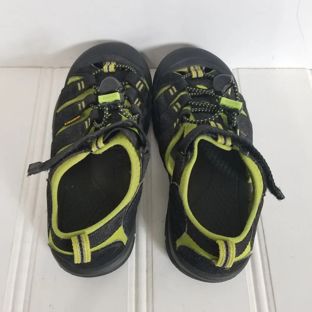 KEEN Newport H2 Sandals Boys 2 Waterproof Sport Hiking Closed Toe Black Lime